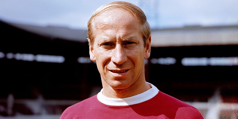 Bobby Charlton là tiền vệ nổi tiếng với những cú sút xa đẳng cấp