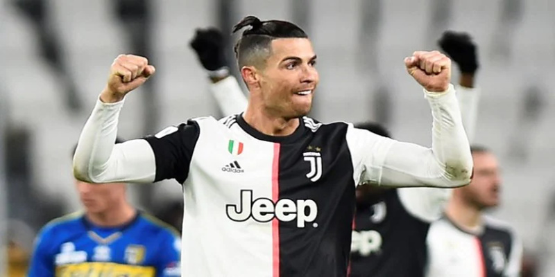 CR7 thi đấu ở vị trí tiền đạo mục tiêu sau khi rời Real 