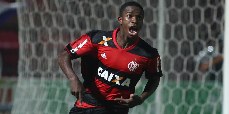 Vinicius khởi đầu sự nghiệp bóng đá tại CLB Flamengo